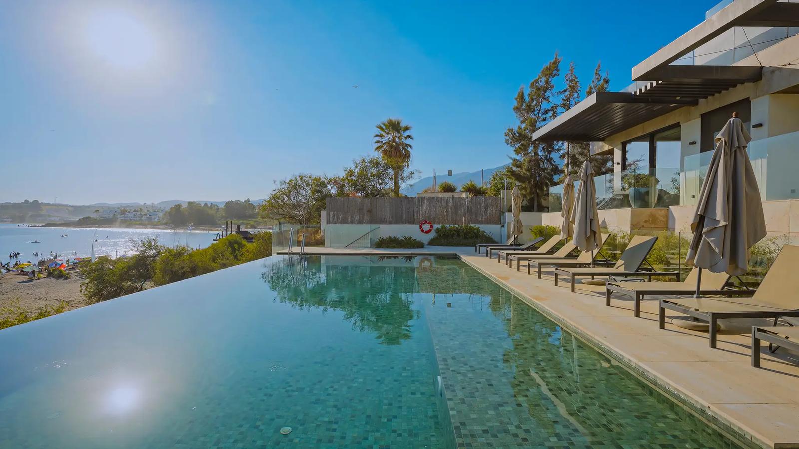 Beachfront Villas with Sea Views · Photo 14