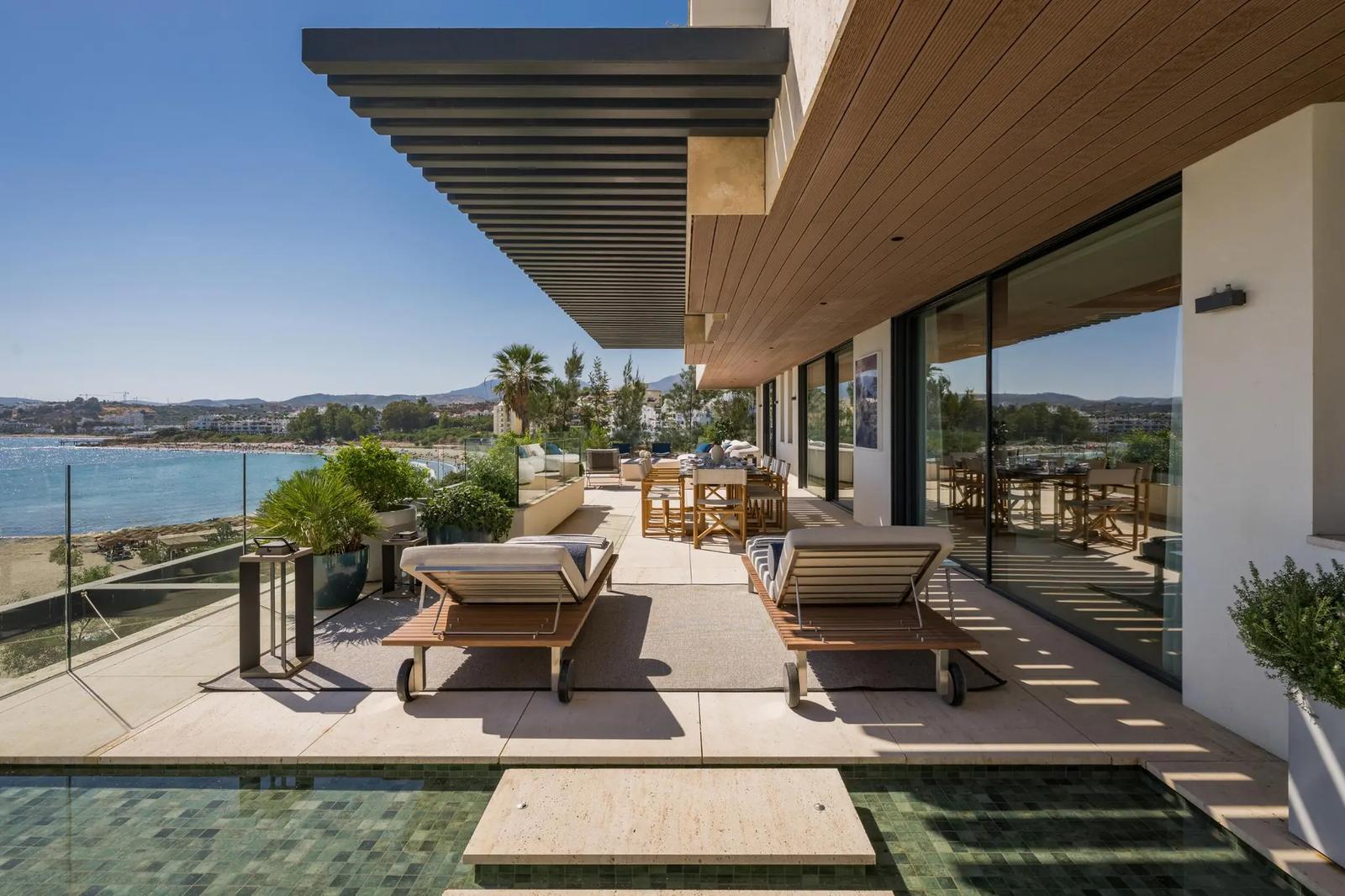 Beachfront Villas with Sea Views · Photo 3