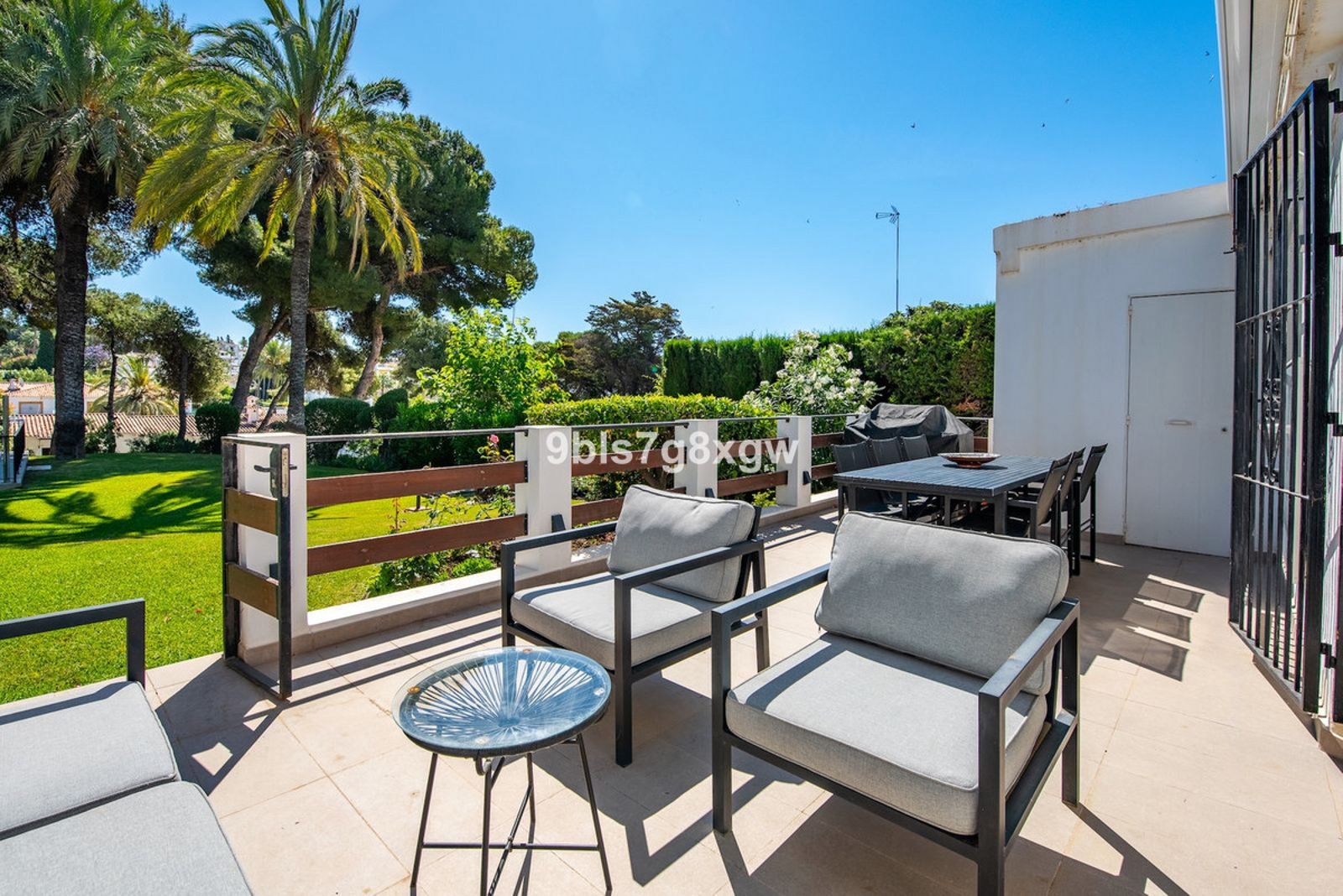 Ground Floor Apartment in Nueva Andalucía