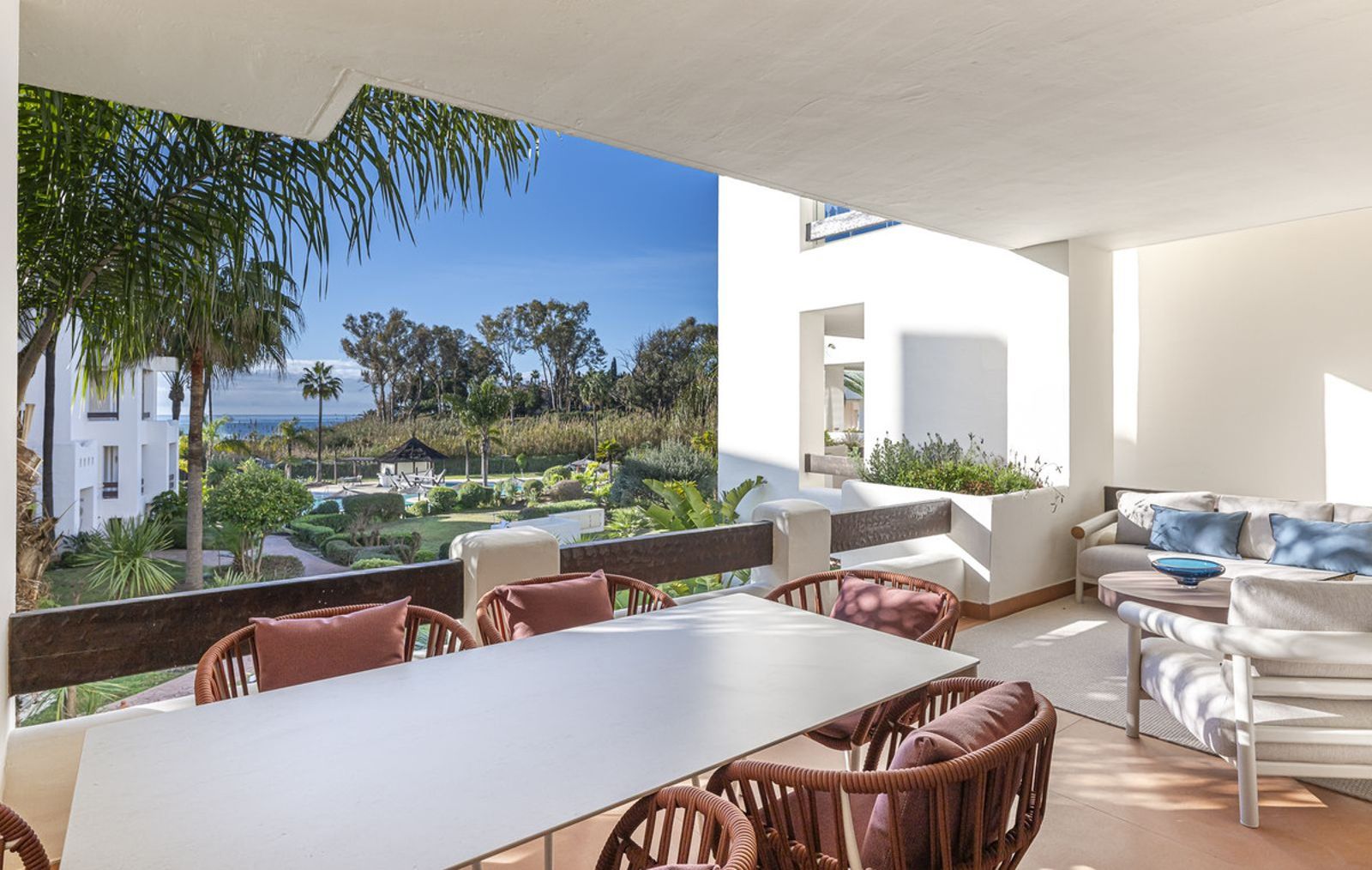 Middle Floor Apartment in New Golden Mile