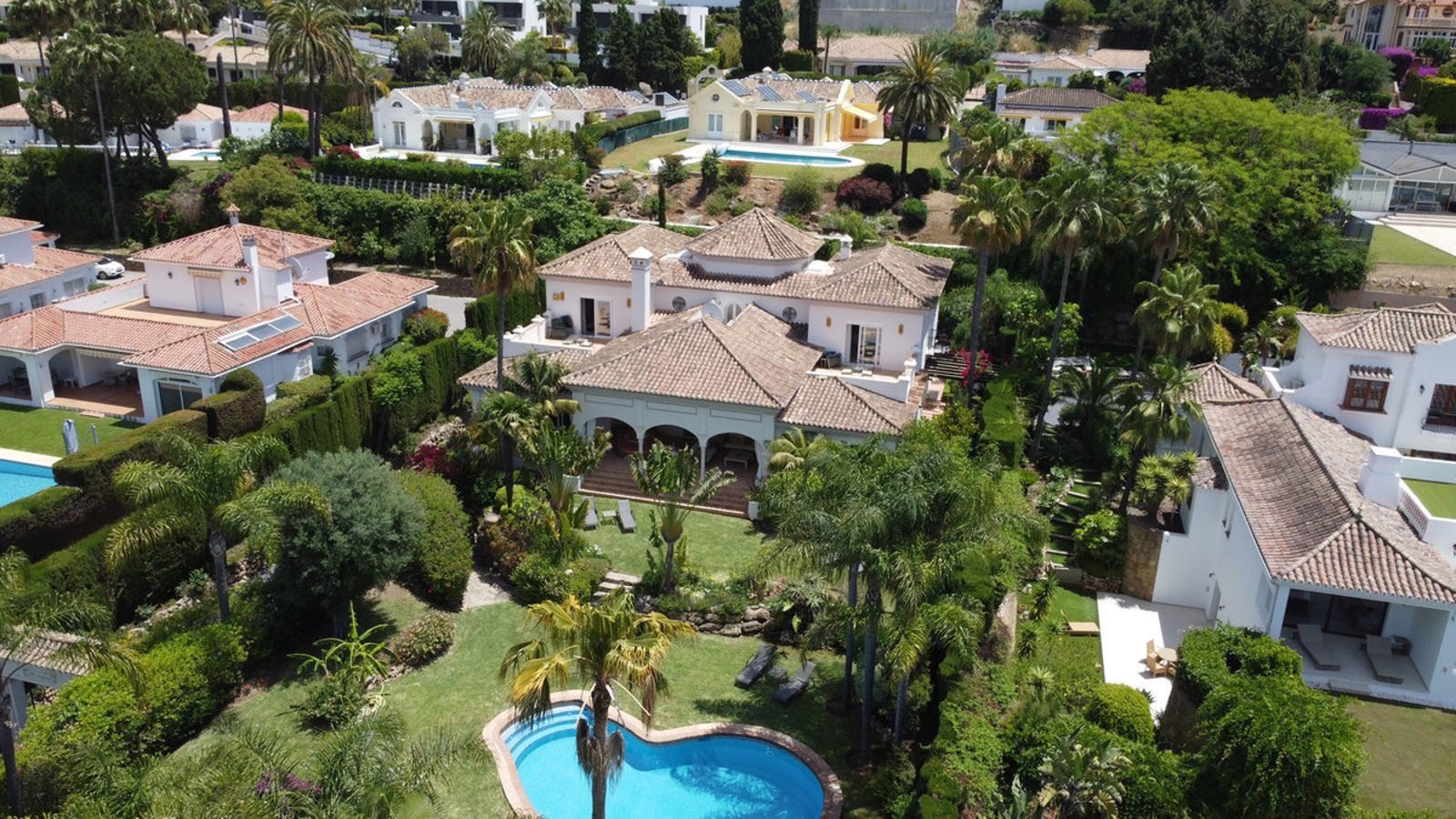 Detached Villa in El Paraiso