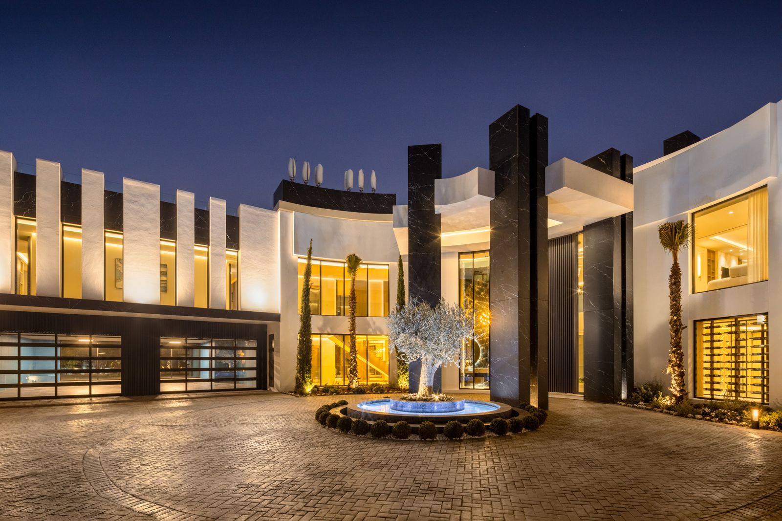 Luxury Curved Mansion in La Zagaleta
