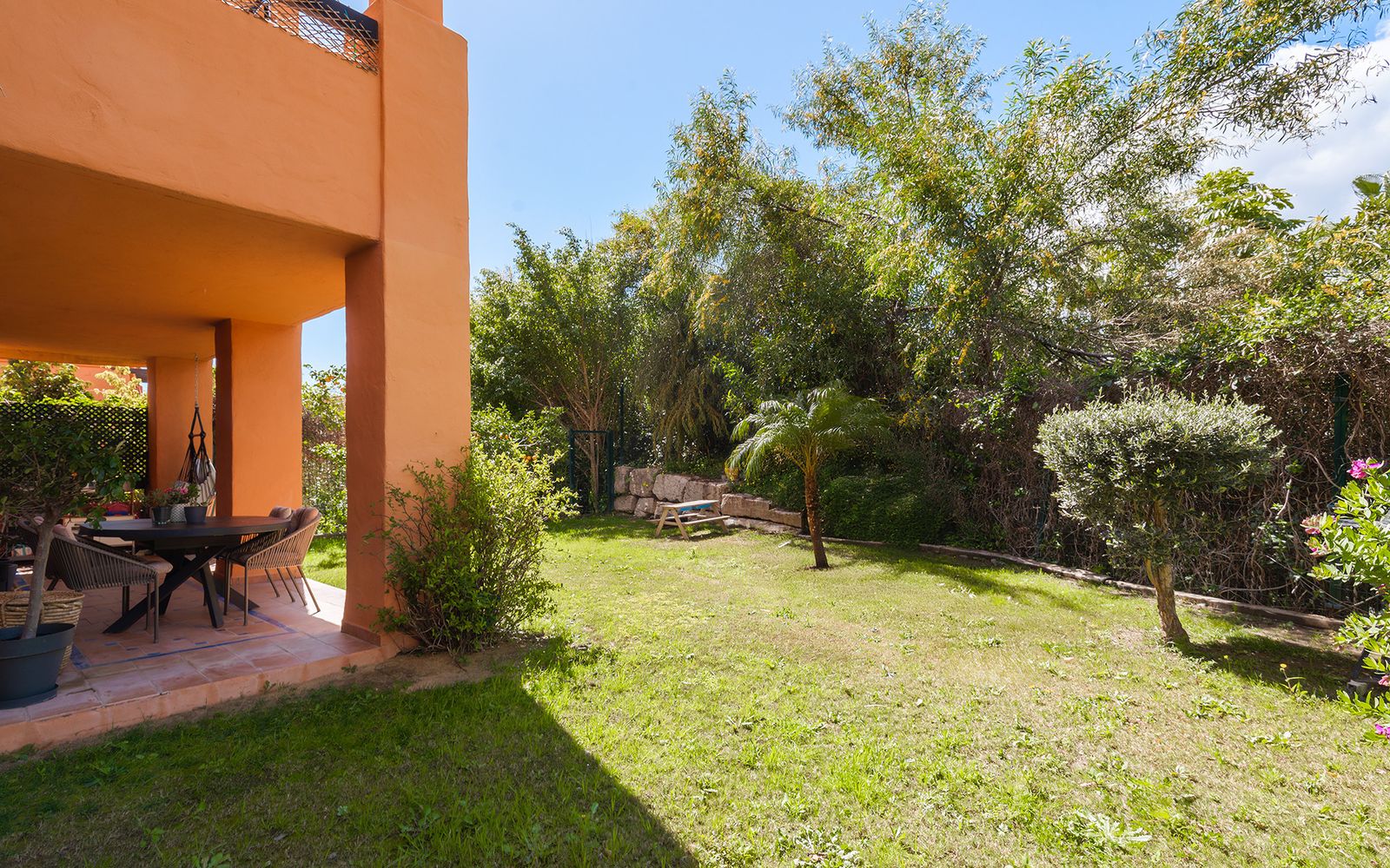 Fully renovated garden apartment in Gazules del Sol, a gated complex close to amenities in Benahavís
