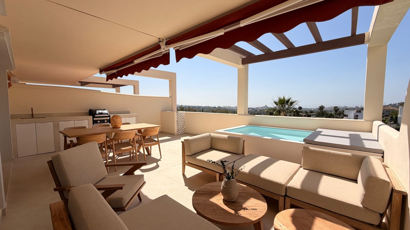 Renovated 3 Bedroom Apartment with sea & mountain views in Nueva Andalucía