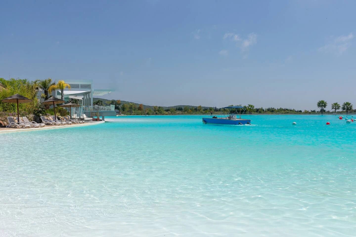 Luxury Apartments with Lagoon Access · Photo 17