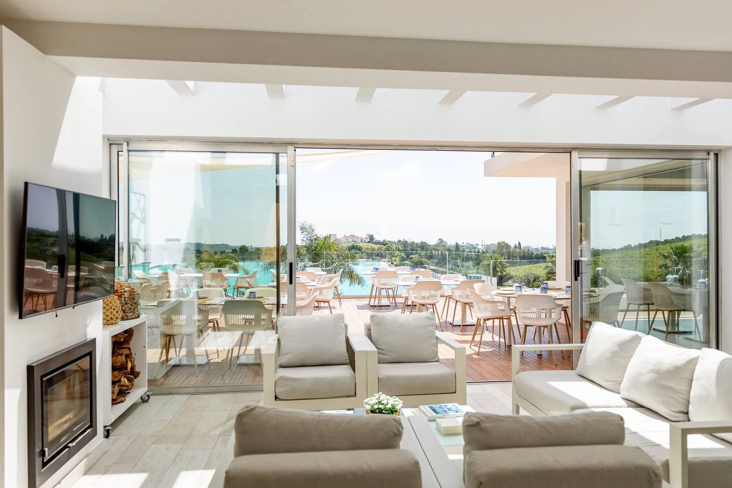Luxury Apartments with Lagoon Access · Photo 9