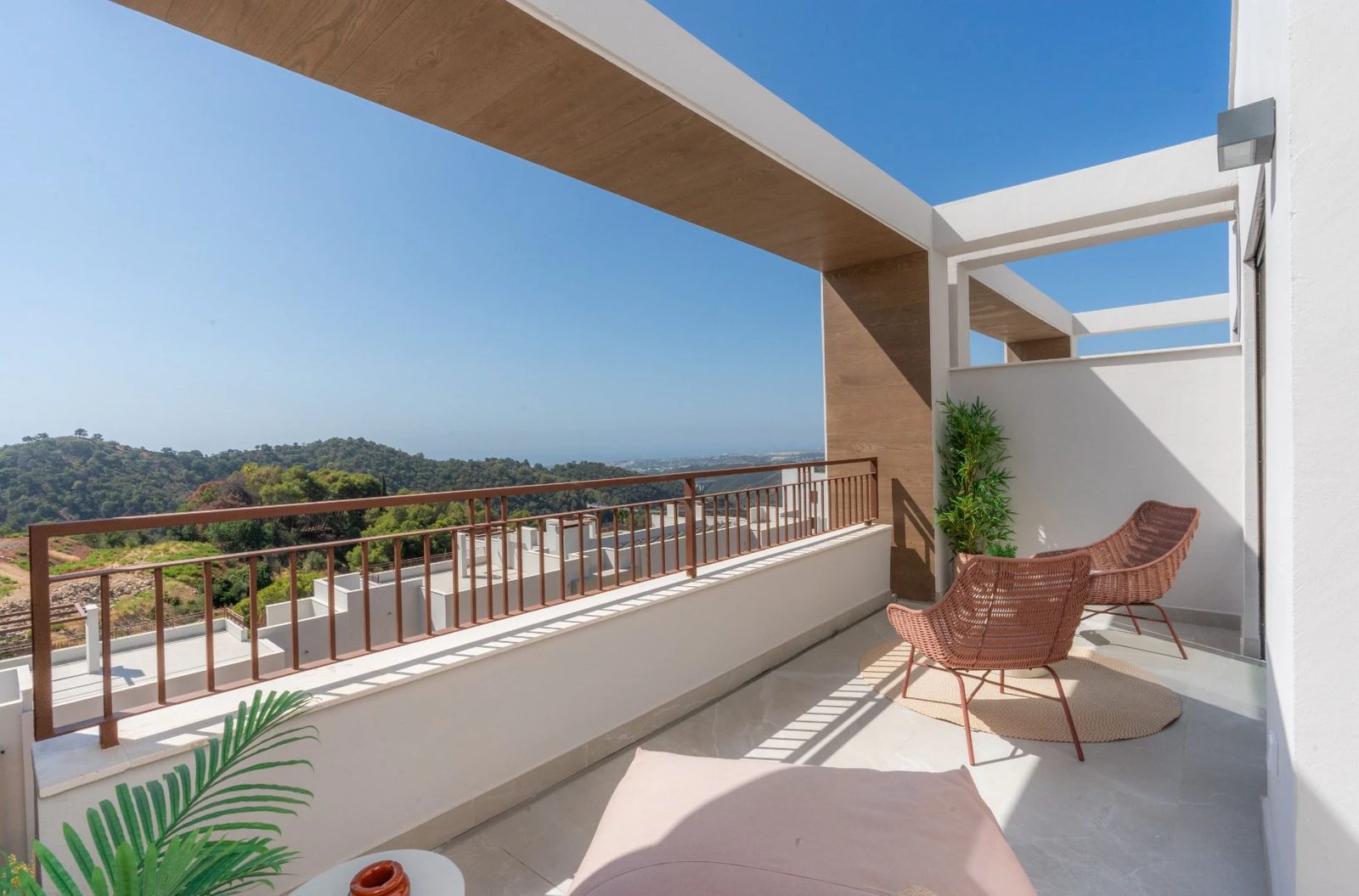 Apartments with Sea & Forest Views · Photo 9