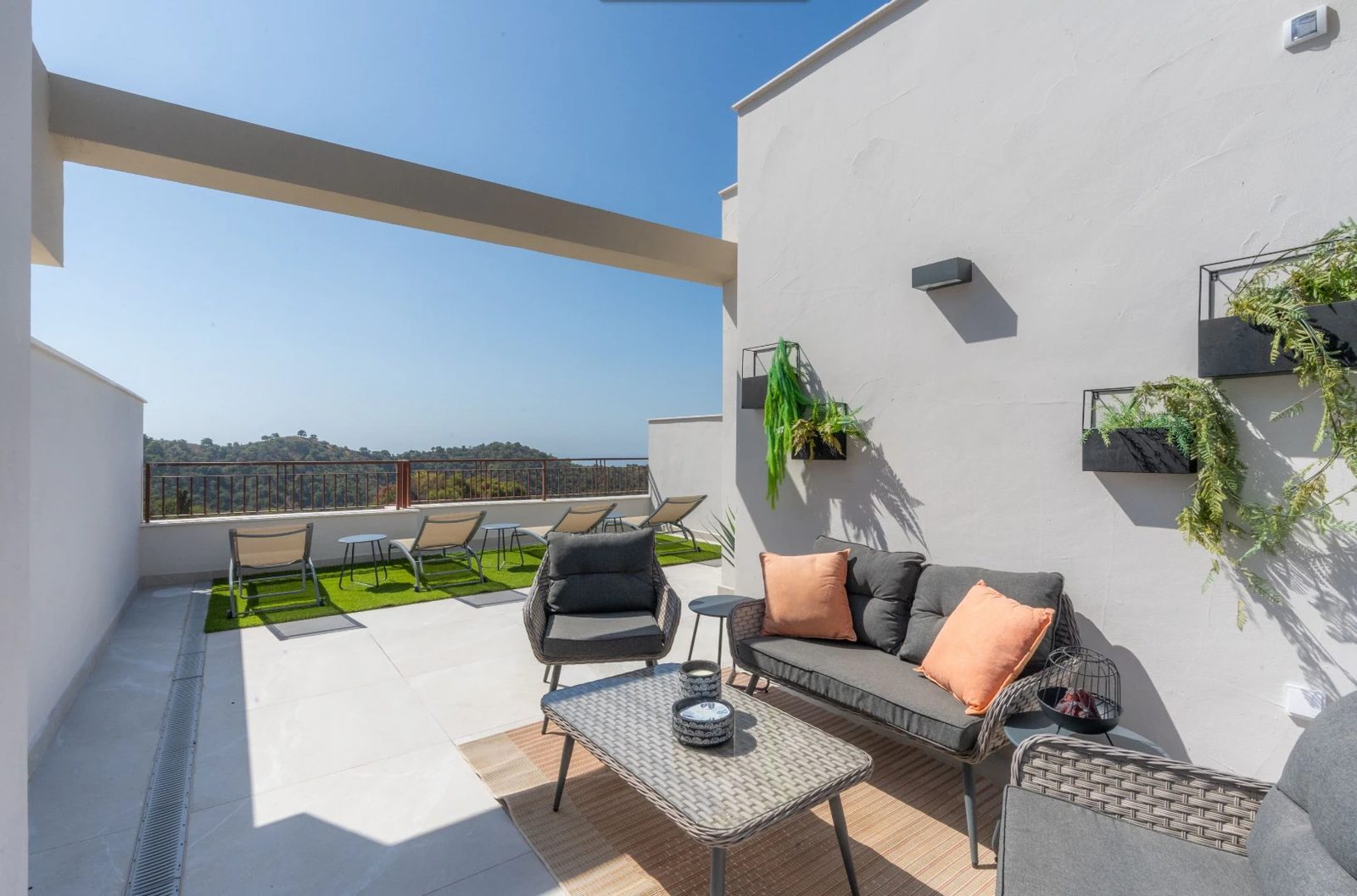 Apartments with Sea & Forest Views · Photo 5
