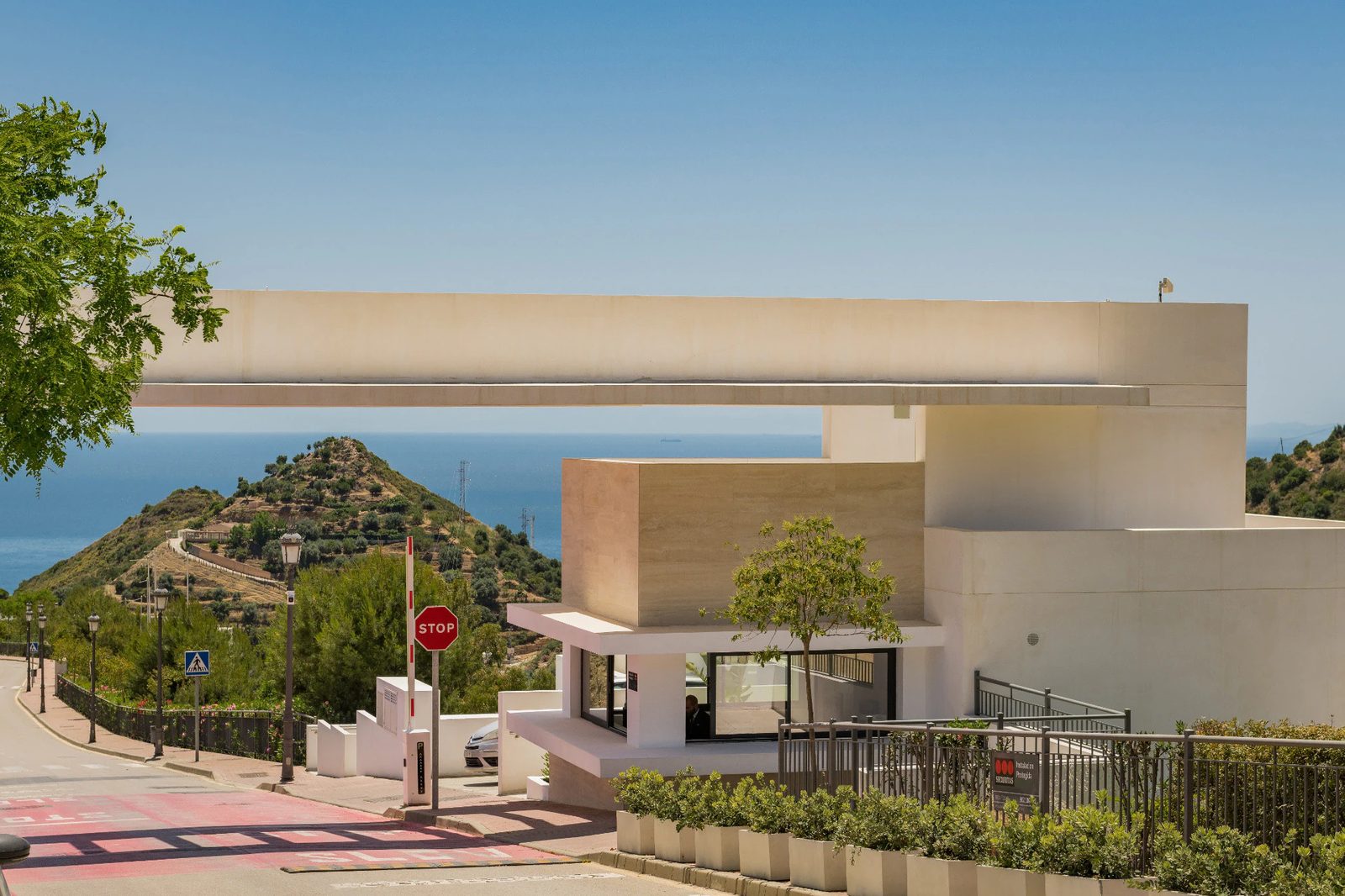 Luxury Villas with Panoramic Views · Photo 23