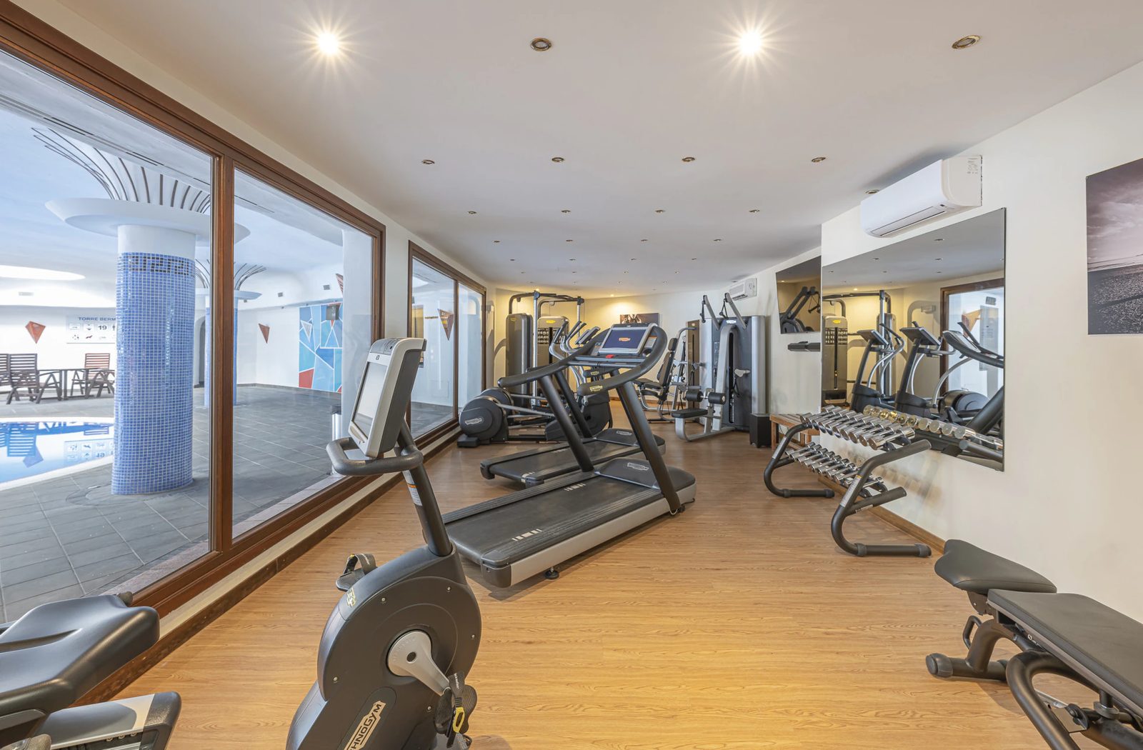 Dwupoziomowy penthouse przy plaży z tarasem na dachu · Zdjęcie 19