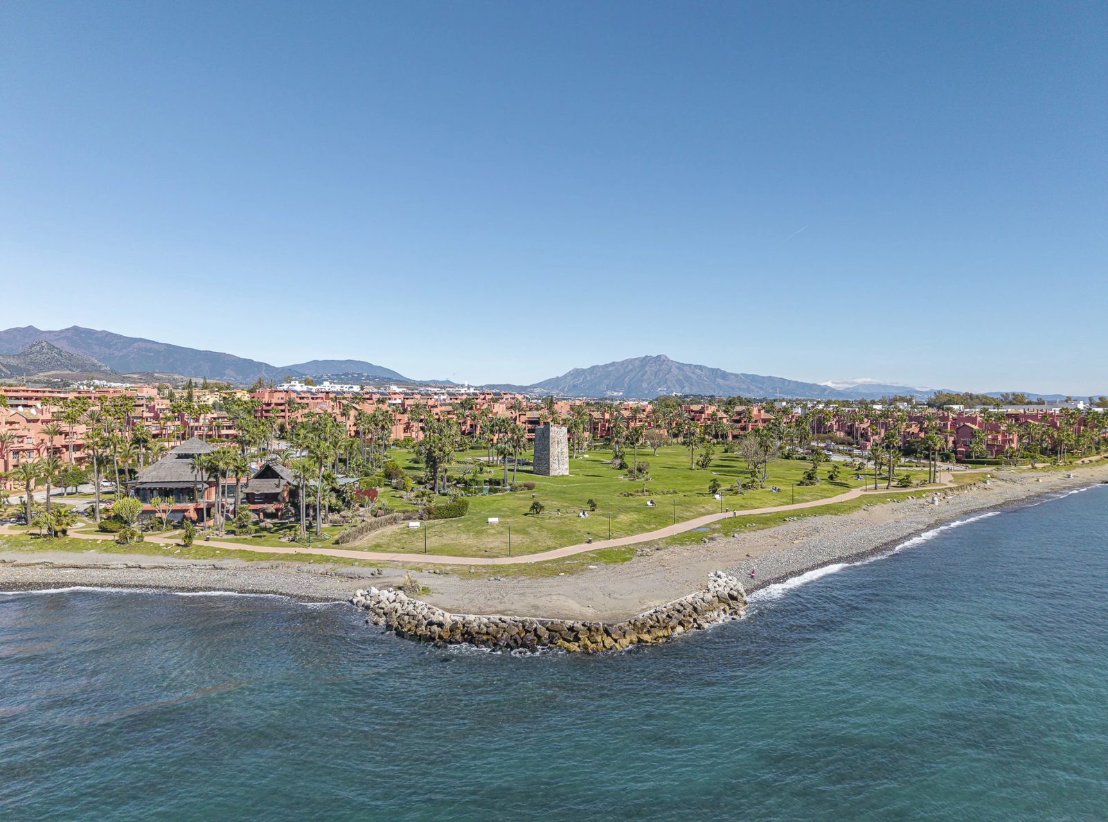 Dwupoziomowy penthouse przy plaży z tarasem na dachu · Zdjęcie 9