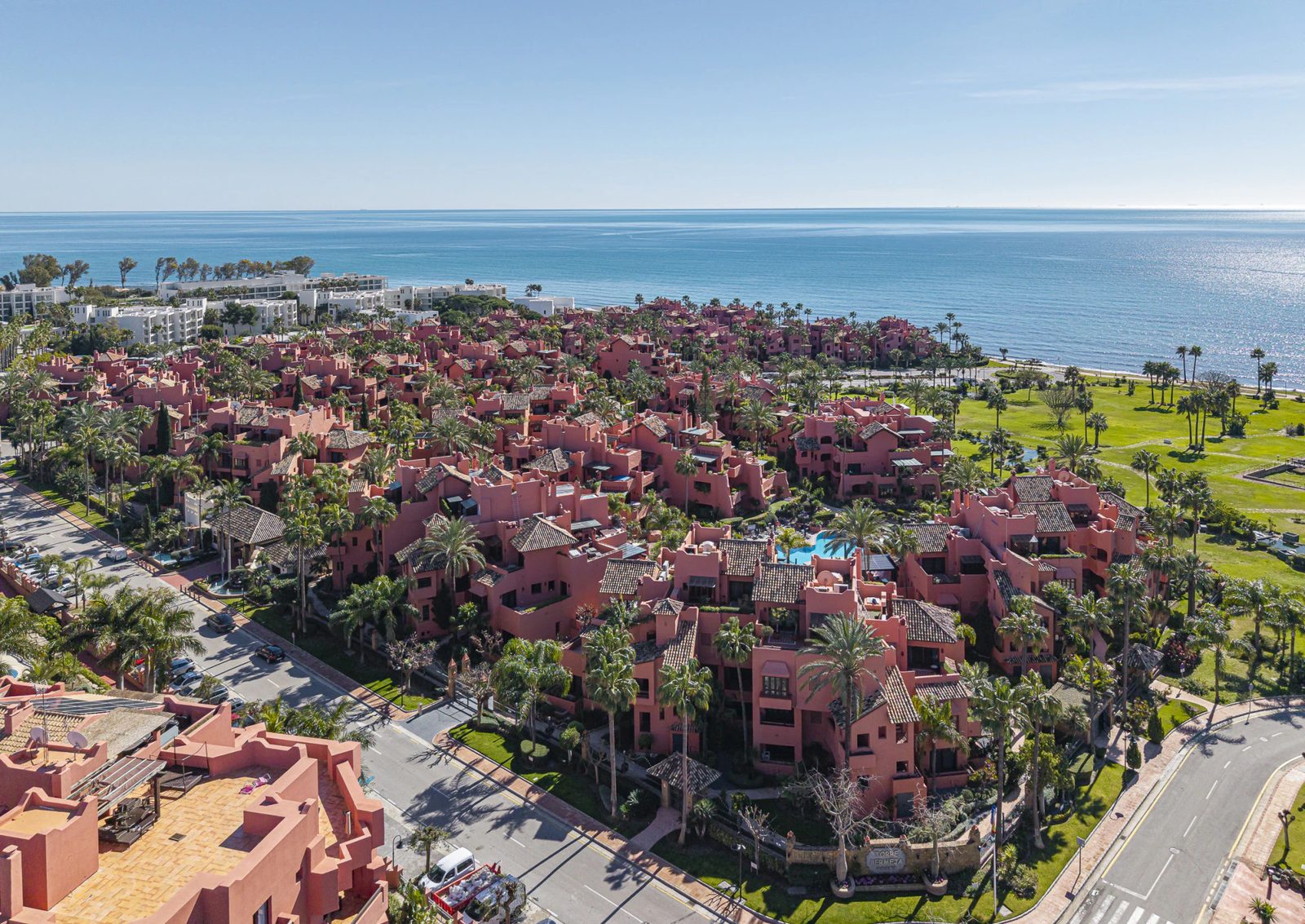 Dwupoziomowy penthouse przy plaży z tarasem na dachu · Zdjęcie 12