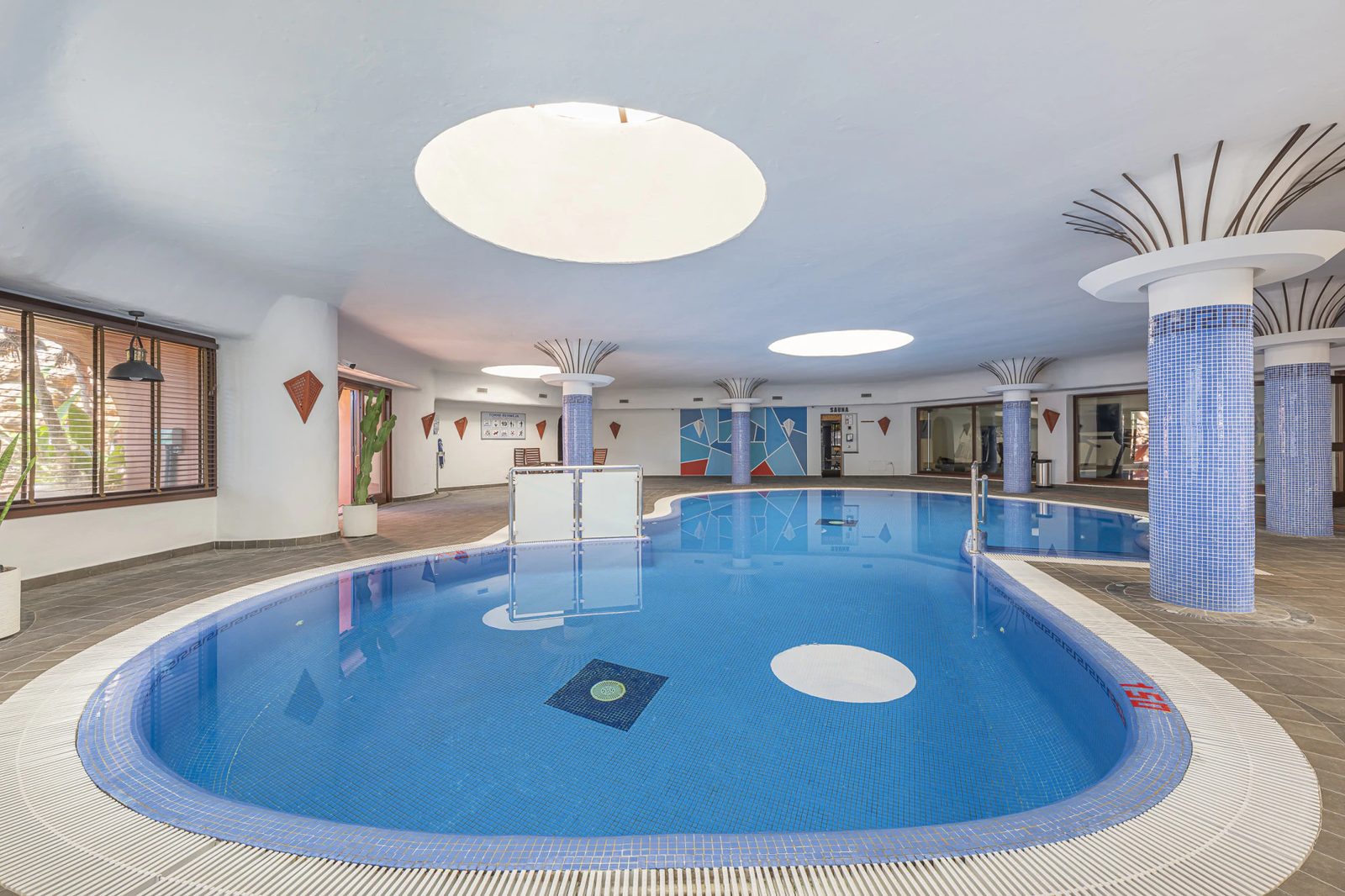 Dwupoziomowy penthouse przy plaży z tarasem na dachu · Zdjęcie 21