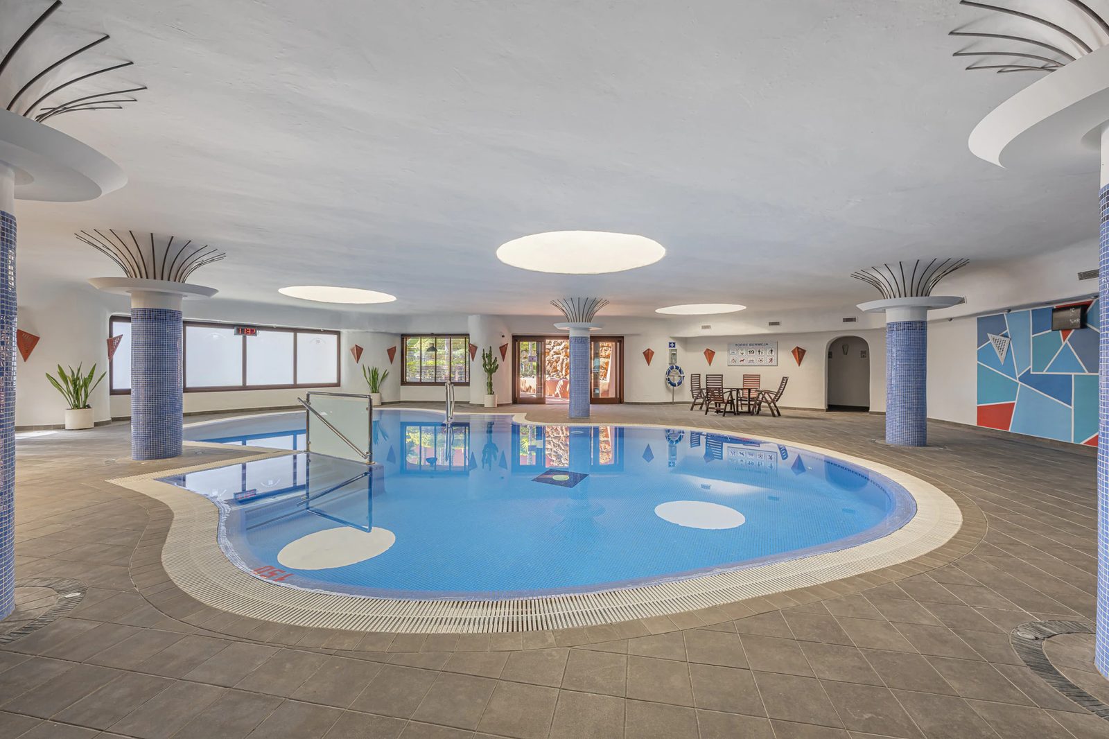 Dwupoziomowy penthouse przy plaży z tarasem na dachu · Zdjęcie 18