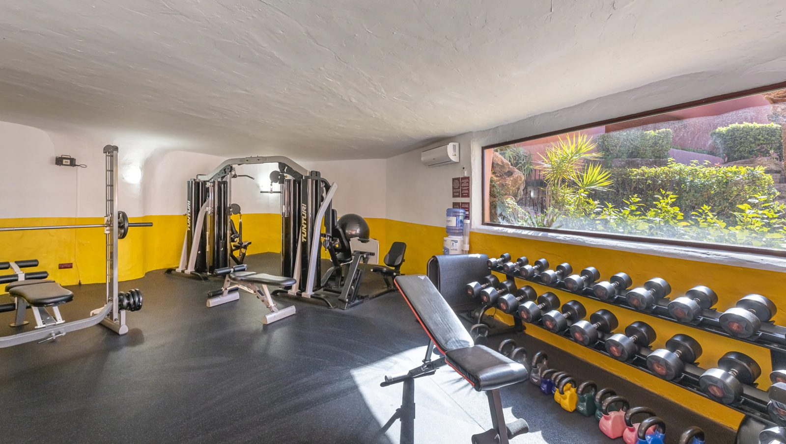 Zrekonstruovaný apartmán u pláže se třemi terasami · Fotografie 8