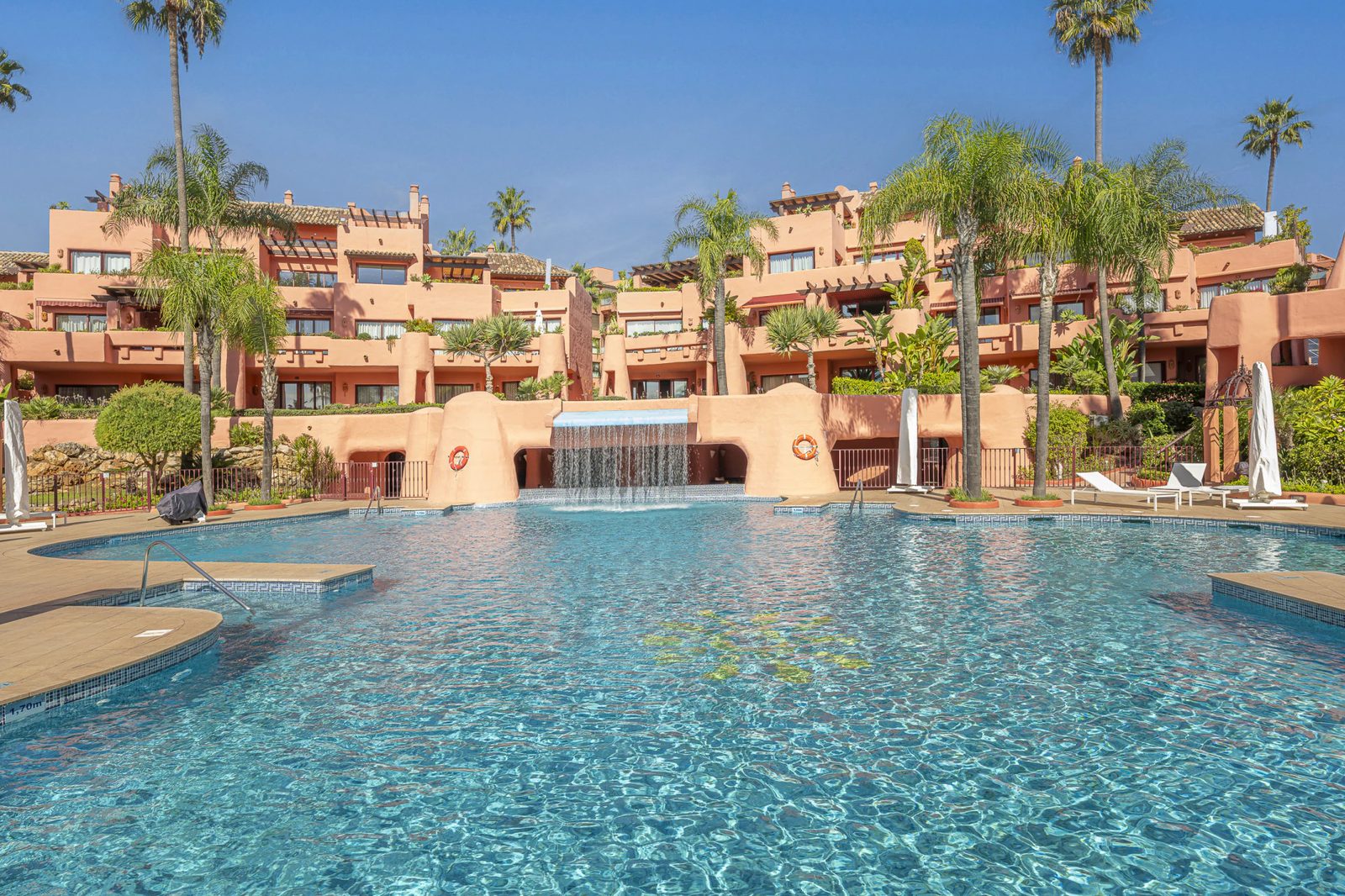 Renovated Beachfront Apartment · Photo 15