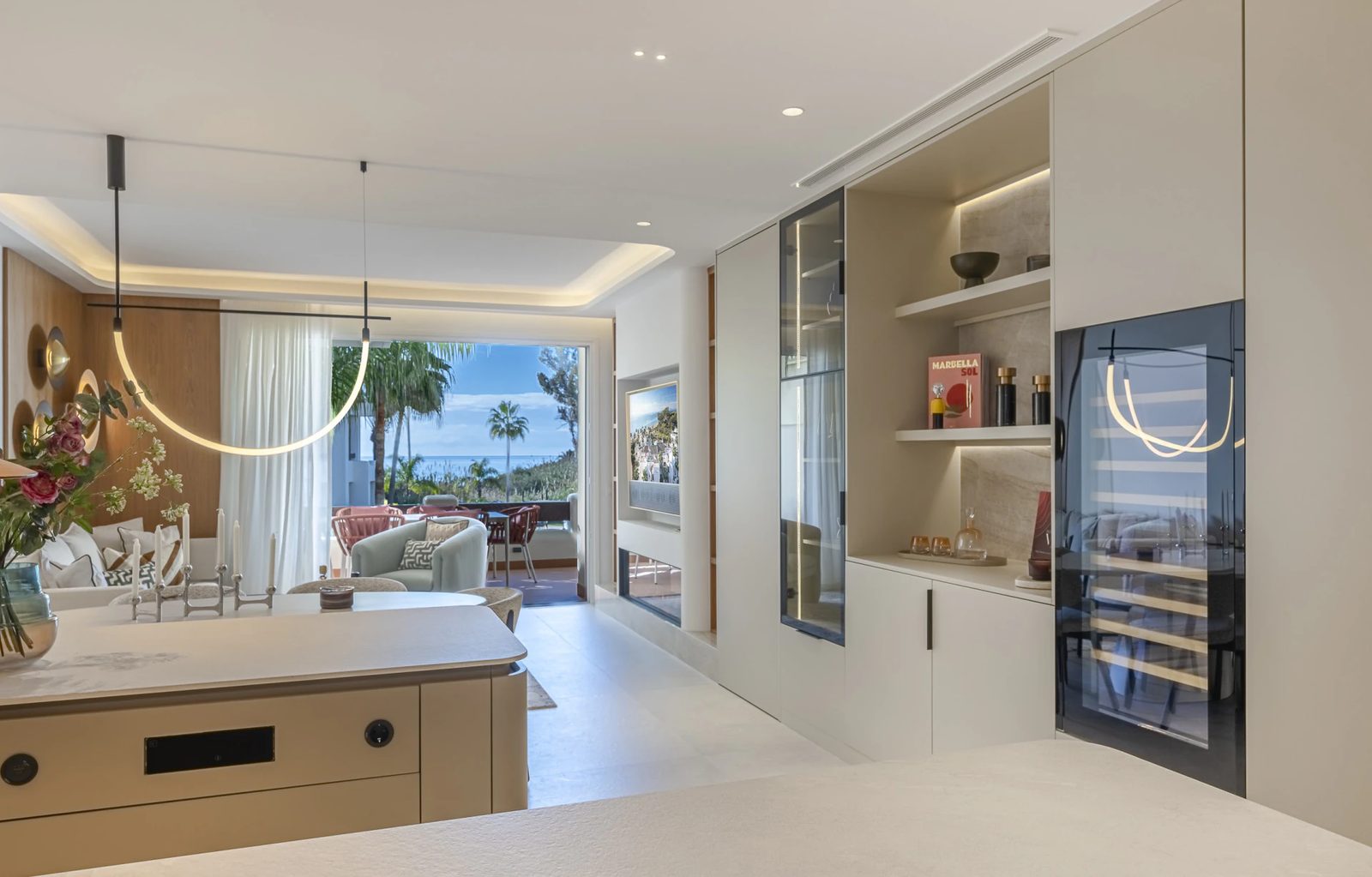 Renovated Beachfront Apartment with Sea Views · Photo 47