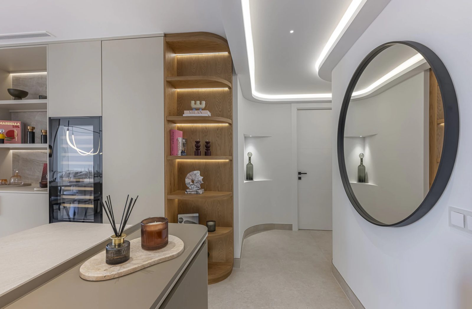 Renovated Beachfront Apartment with Sea Views · Photo 48