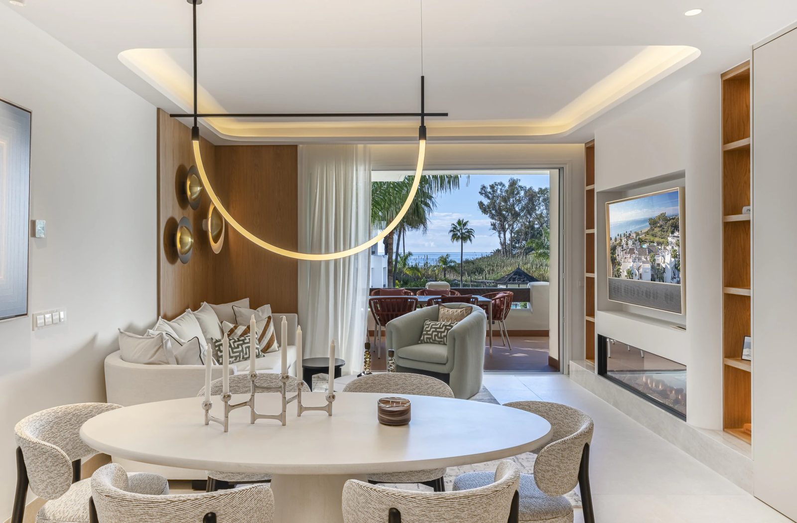 Renovated Beachfront Apartment with Sea Views · Photo 45