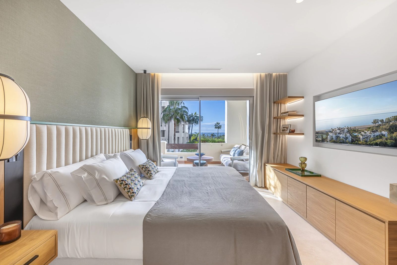 Renovated Beachfront Apartment with Sea Views · Photo 34