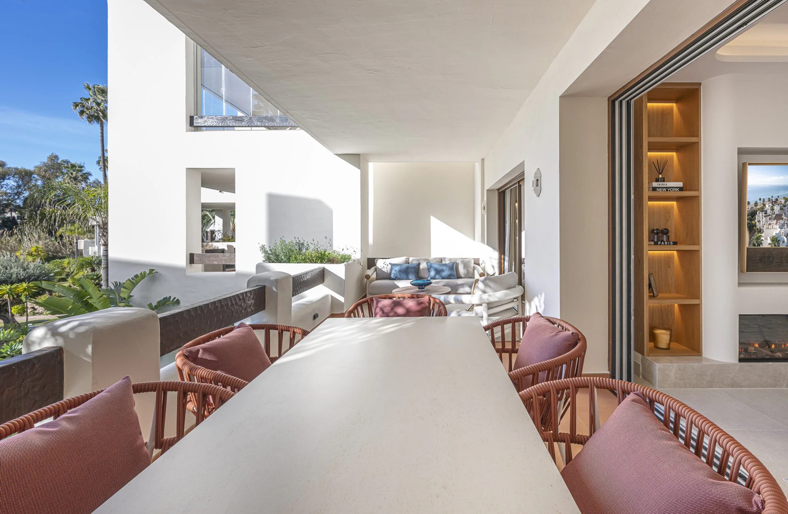 Renovated Beachfront Apartment with Sea Views · Photo 41