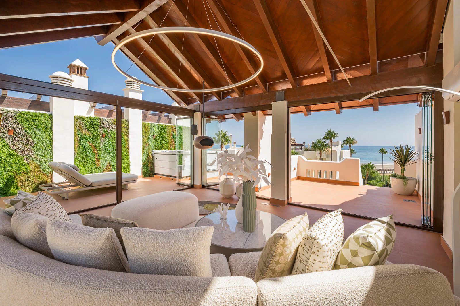 Penthouse u pláže se střešní terasou · Fotografie 36