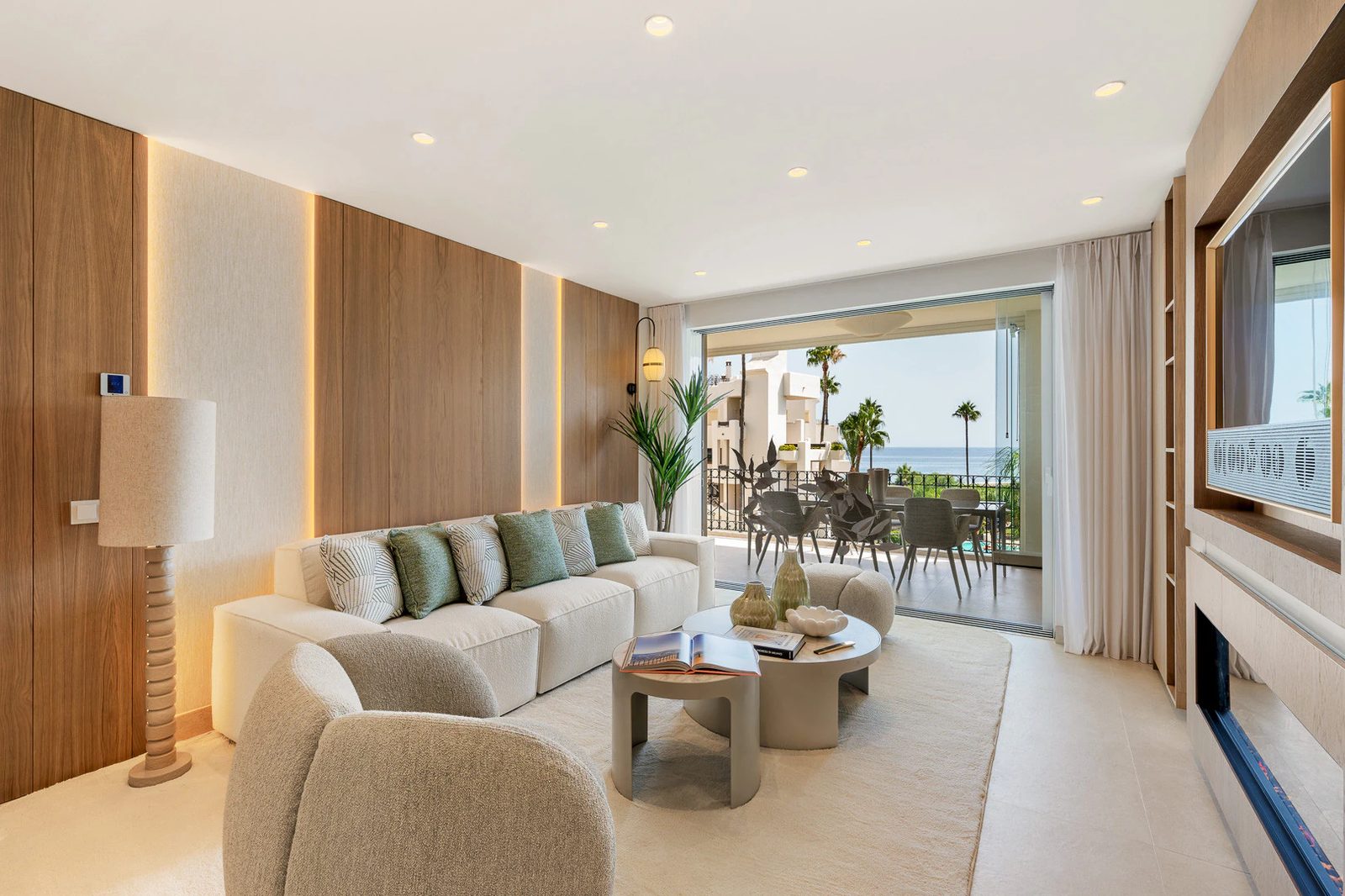 Renovated Beachfront Apartment · Photo 43