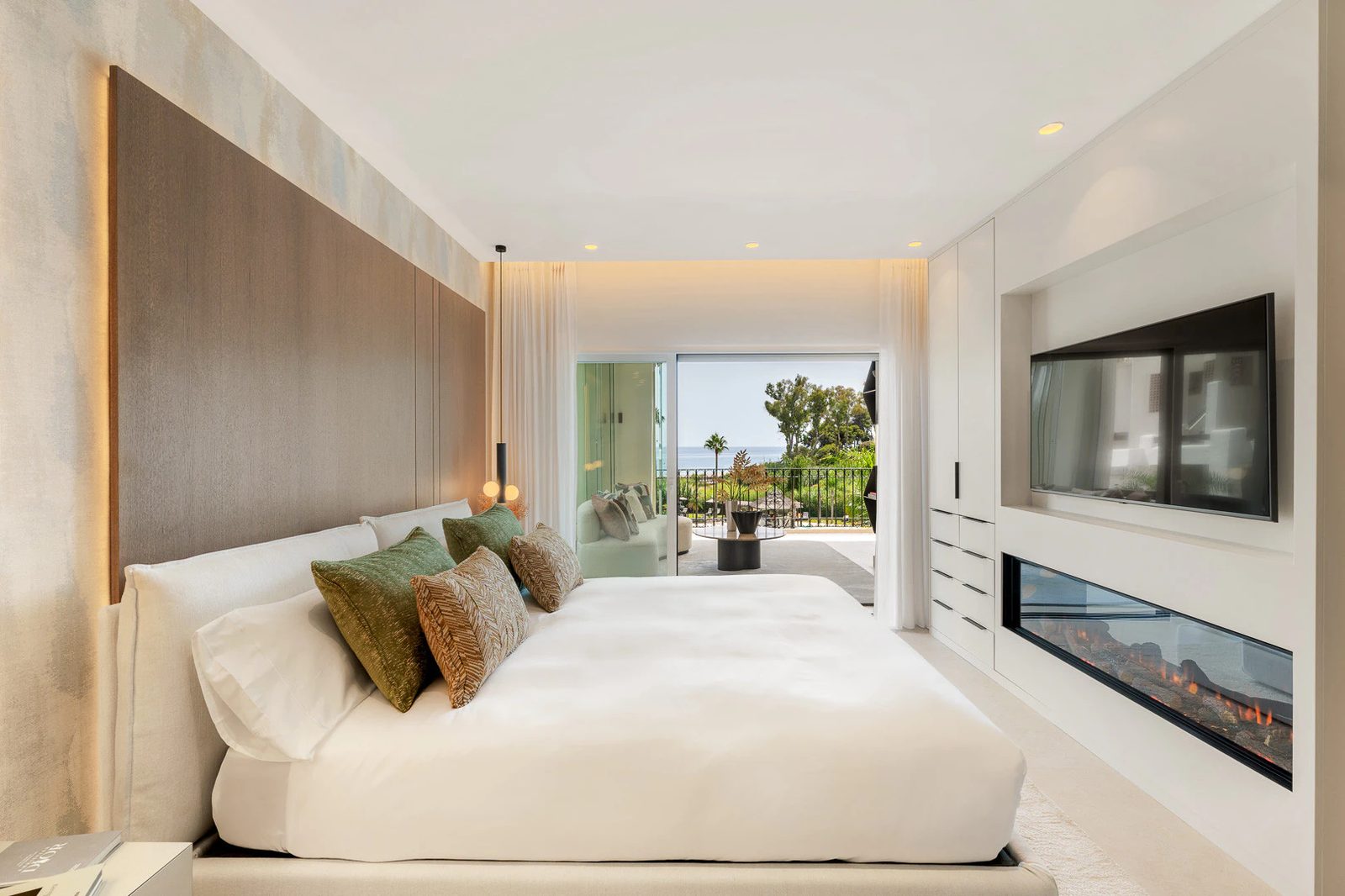 Renovated Beachfront Apartment · Photo 34