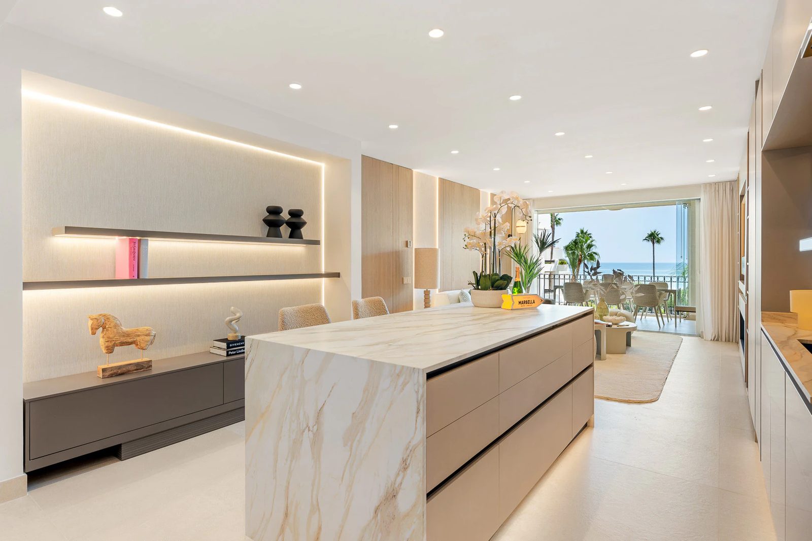 Renovated Beachfront Apartment · Photo 39