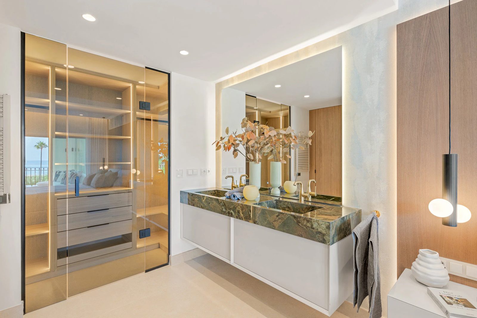 Renovated Beachfront Apartment · Photo 30