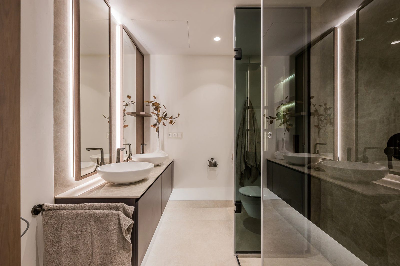 Renovated Beachfront Apartment · Photo 15
