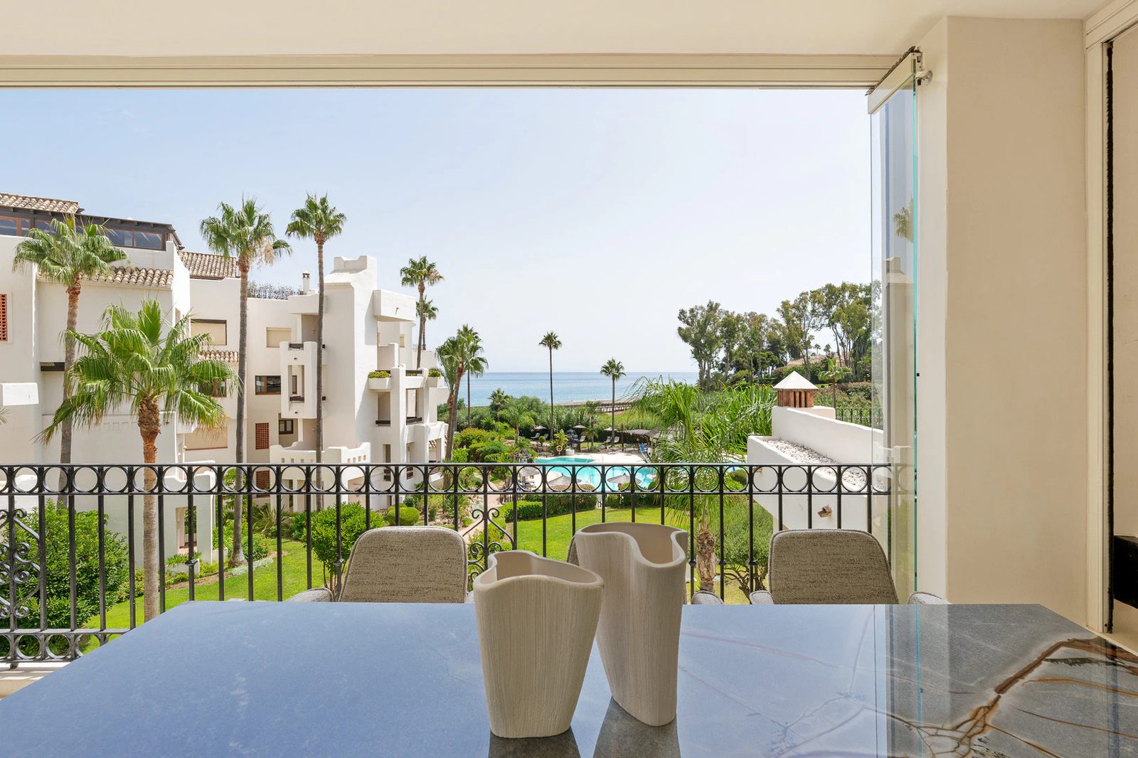 Renovated Beachfront Apartment · Photo 50