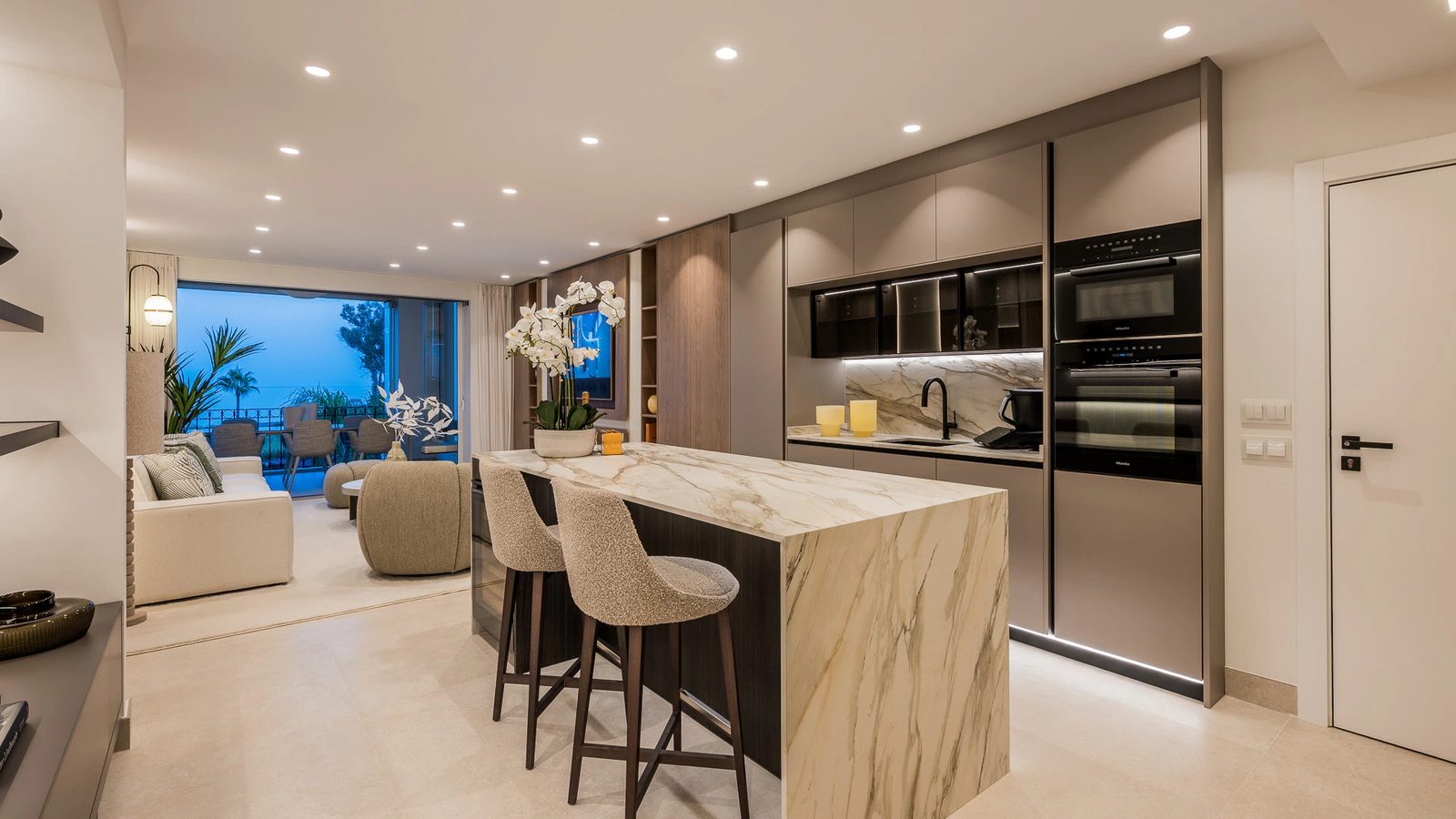 Renovated Beachfront Apartment · Photo 21