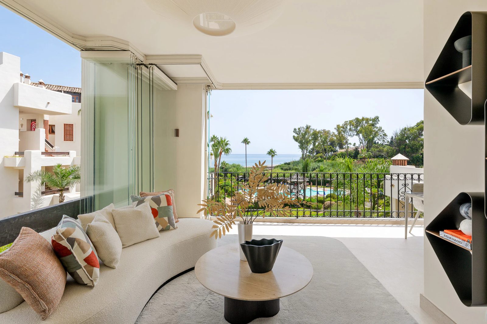 Renovated Beachfront Apartment · Photo 52