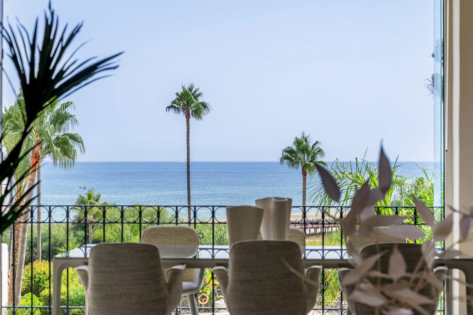 Renovated Beachfront Apartment · Photo 45