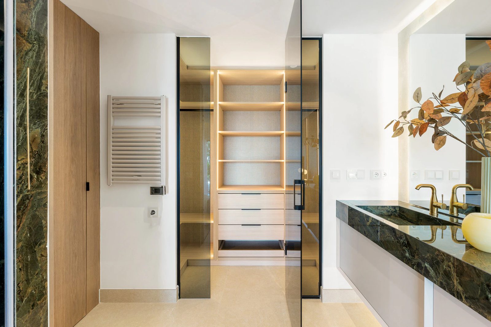 Renovated Beachfront Apartment · Photo 32