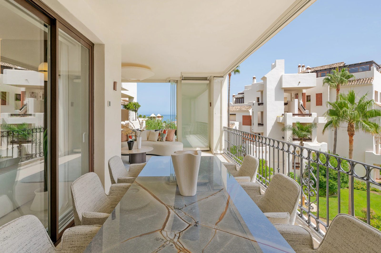 Renovated Beachfront Apartment · Photo 49