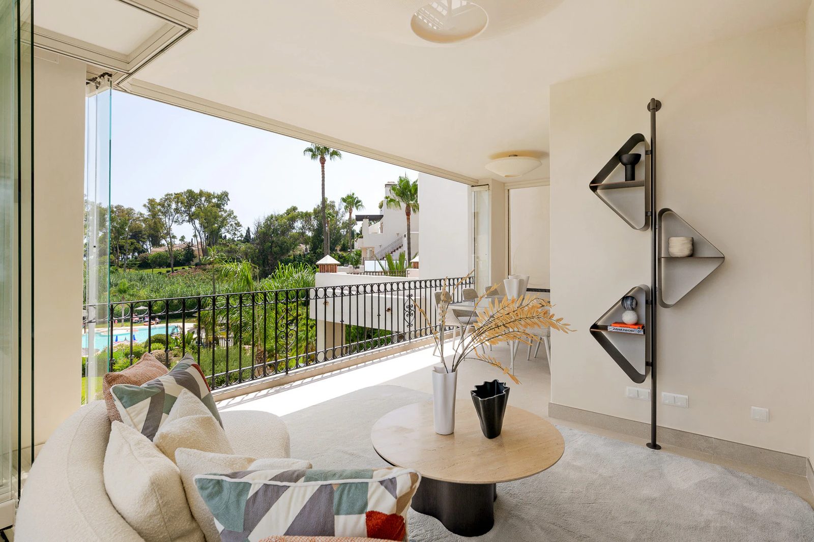 Renovated Beachfront Apartment · Photo 53