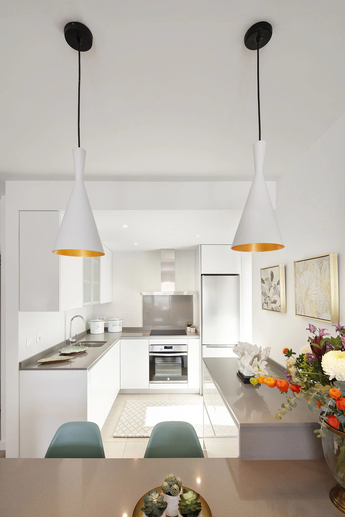 Rooftop Pool Apartments · Photo 12