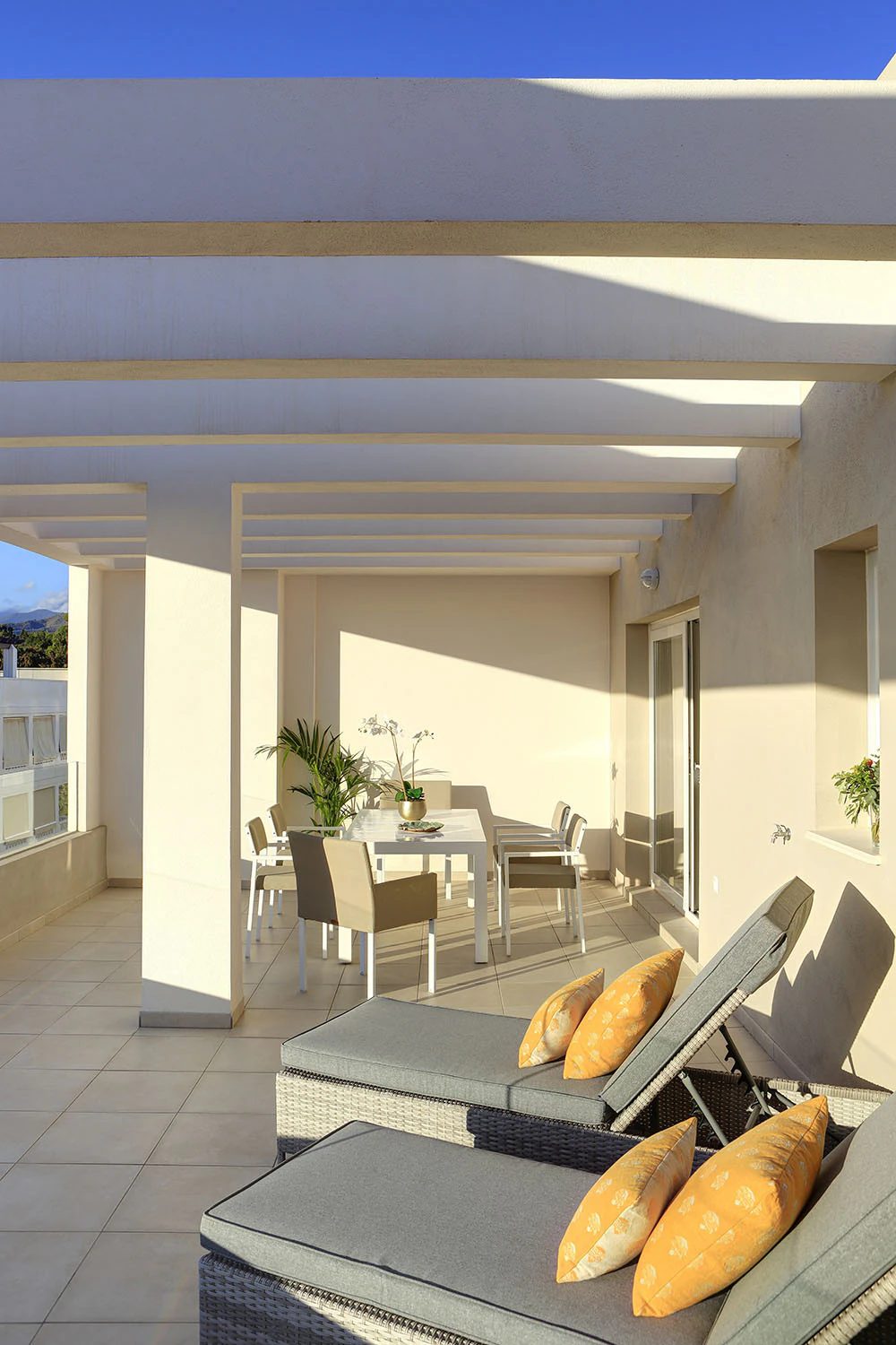 Rooftop Pool Apartments · Photo 10