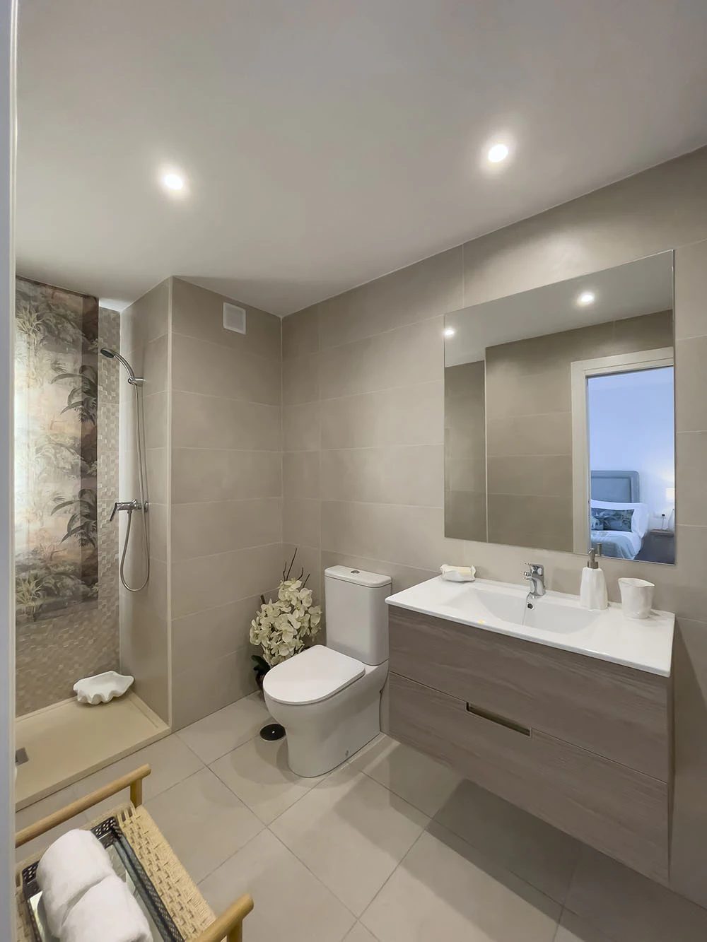 Rooftop Pool Apartments · Photo 16