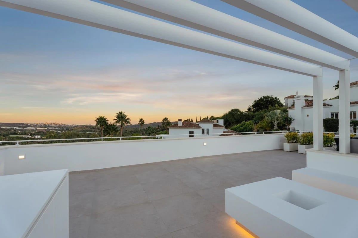 Villas with Expansive Private Gardens · Photo 18