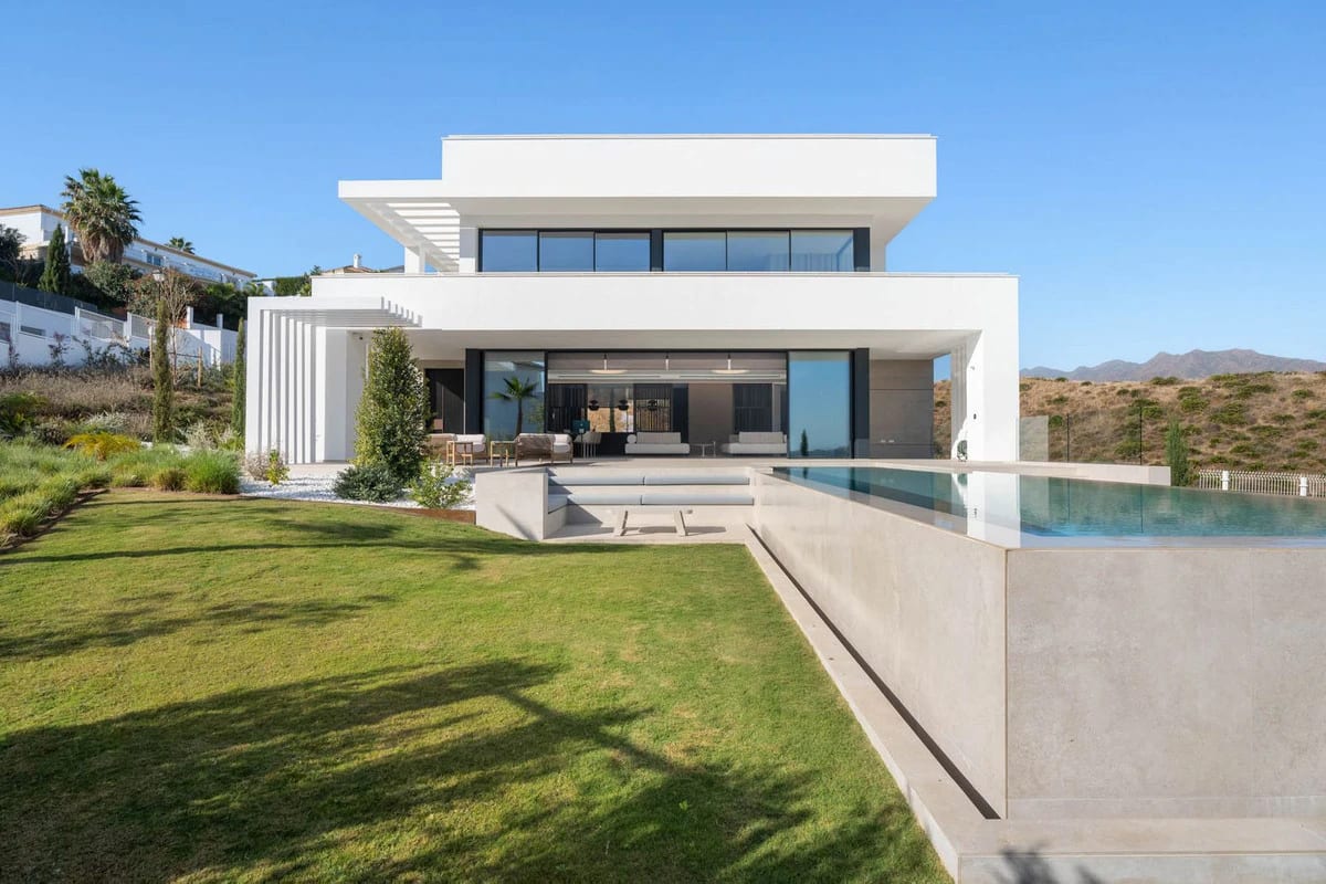 Villas with Expansive Private Gardens · Photo 9