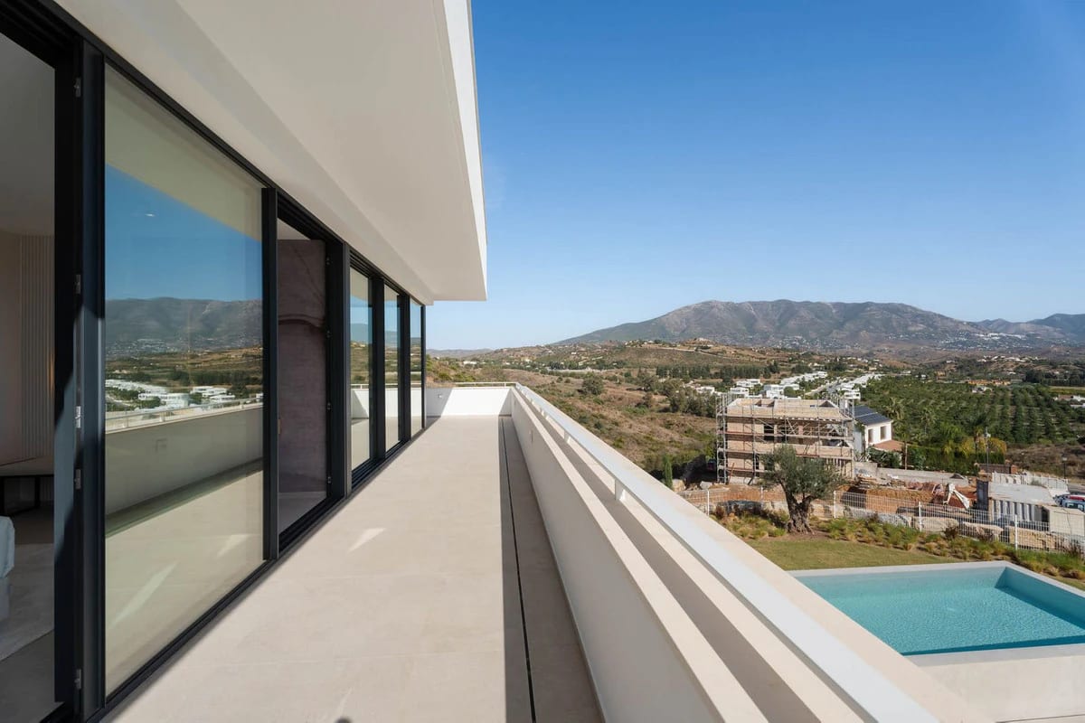 Villas with Expansive Private Gardens · Photo 8