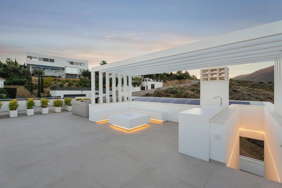 Villas with Expansive Private Gardens · Photo 21