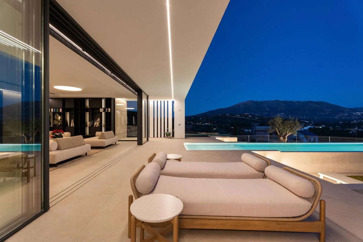 Villas with Expansive Private Gardens · Photo 11