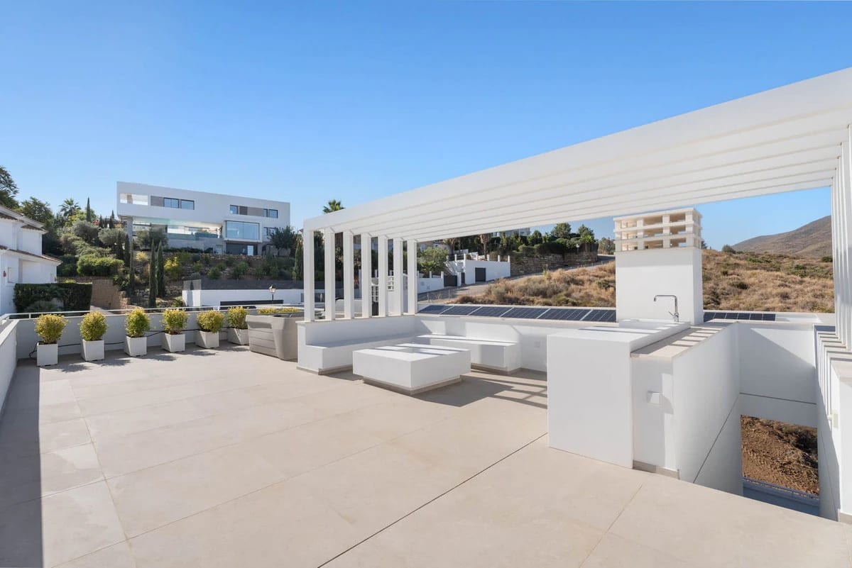Villas with Expansive Private Gardens · Photo 13