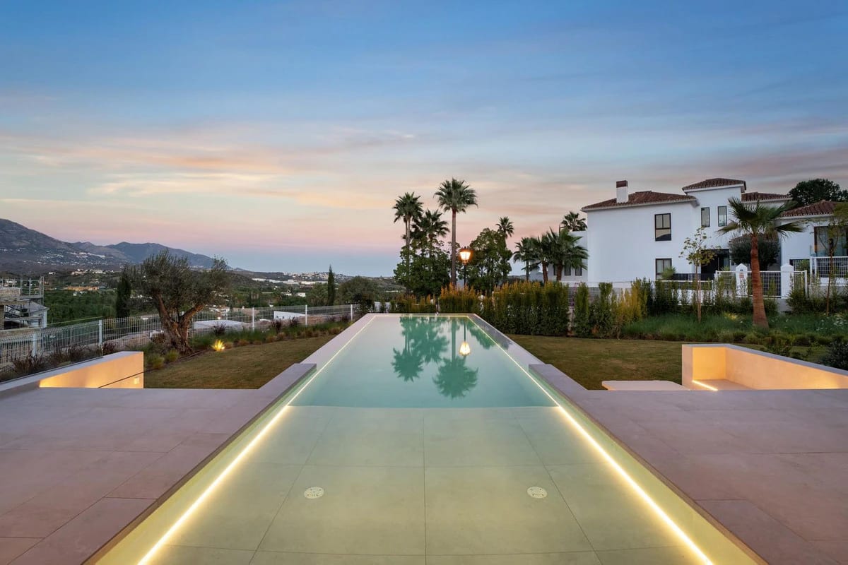 Villas with Expansive Private Gardens · Photo 39