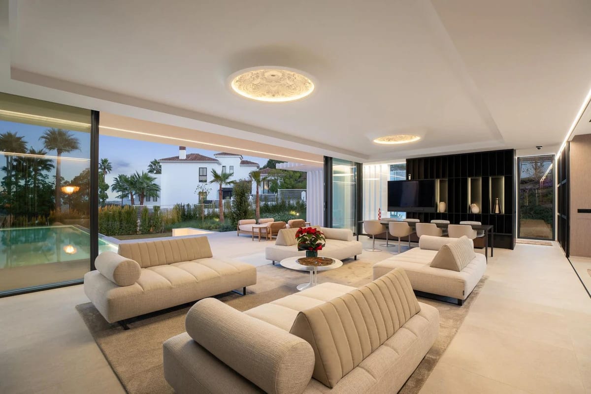 Villas with Expansive Private Gardens · Photo 12