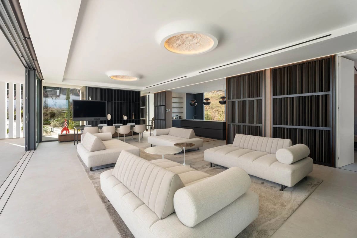 Villas with Expansive Private Gardens · Photo 15